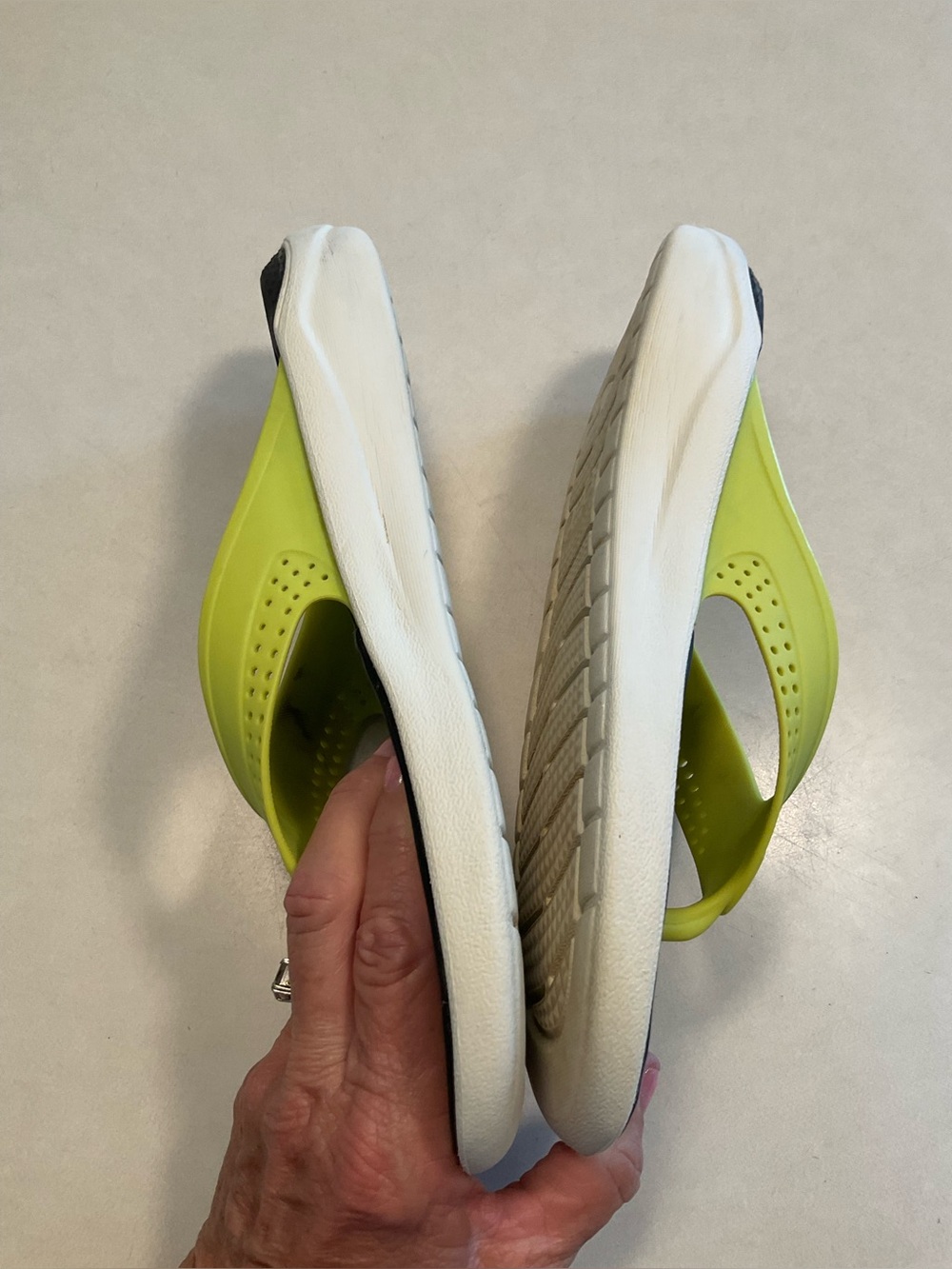 Crocs LiteRide Flip - Picture 3 of 6